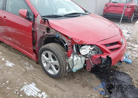 2011 Toyota Corolla S z USA, uszkodzony, nr VIN 2T1BU4EE4BC689218